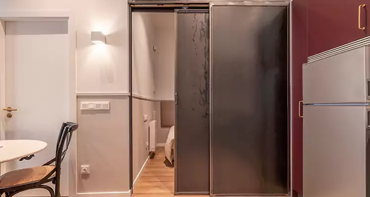 We Fix Closet Sliding Door in Sarasota, FL 
